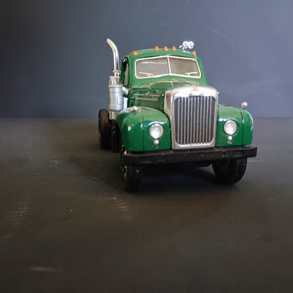 Mack Tractor Semi Model B-61 1960 1/34 Scale Collectable Diecast - Picture 3 of 4